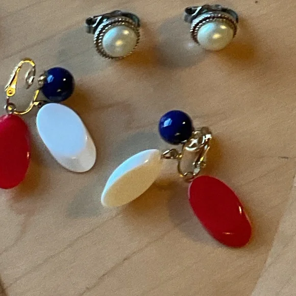 Trifari LOT of Necklaces, Bracelets, Brooch & Clip On Earrings Collection - Picture 14 of 15